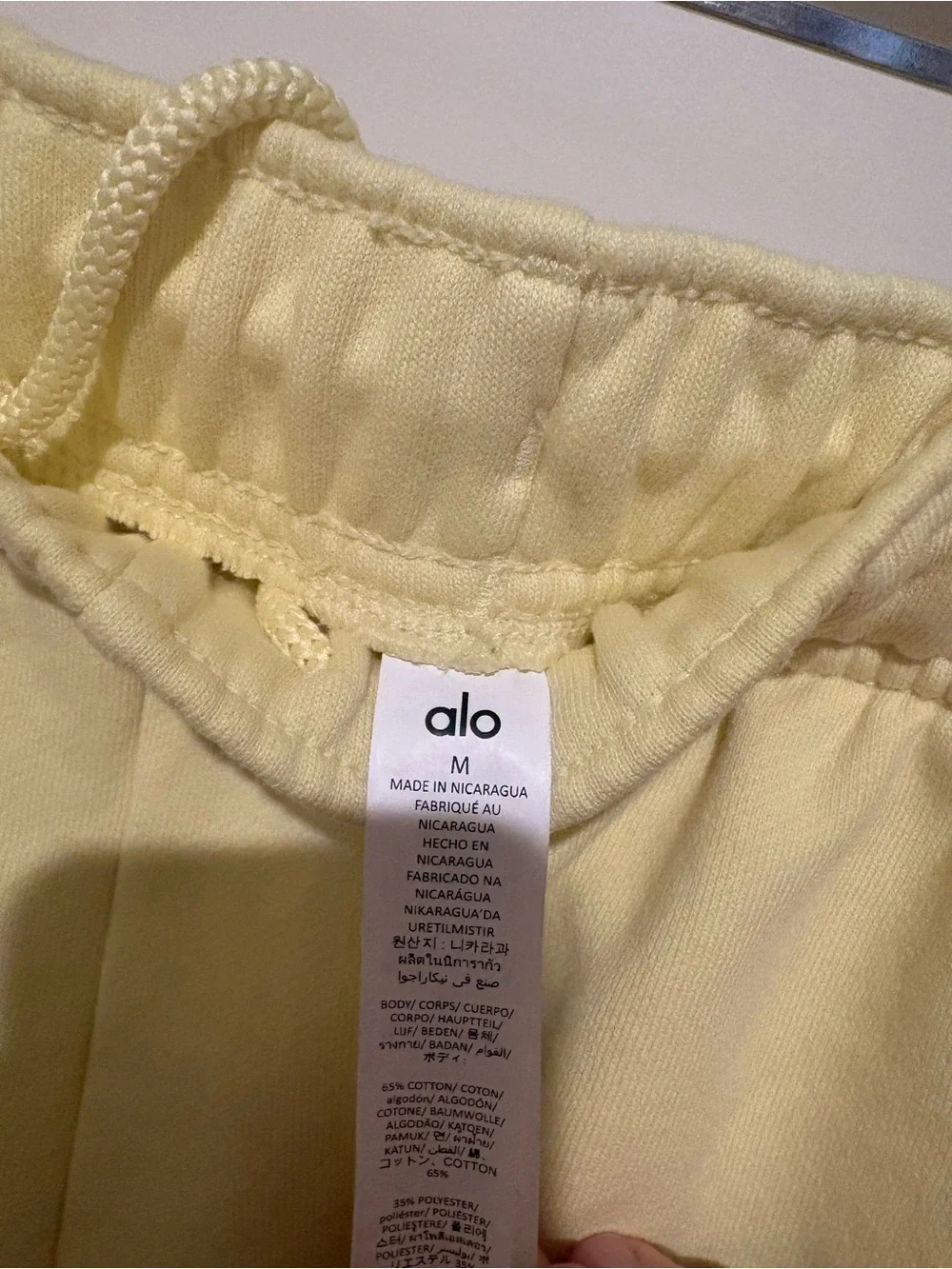 ALO Yoga Accolade Short Medium Sunshine NWT
